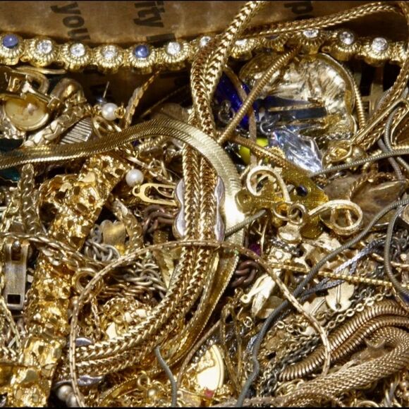 ❤️NEW 1 LB “BOTTOM OF THE BOX” jewelry lot~ Brooches rings pendant Treasure Hunt - Picture 4 of 4